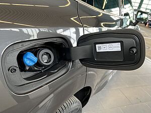 Volvo  B4 Momentum-Pro Aut Leder ACC Navi LED 19'