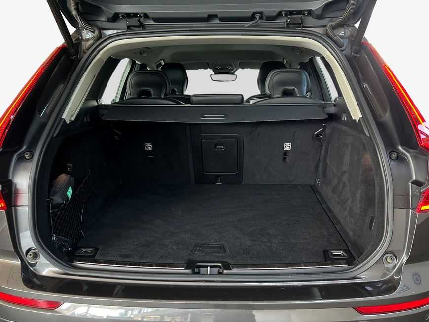 Volvo  B4 Momentum-Pro Aut ACC Leder Navi LED 19'