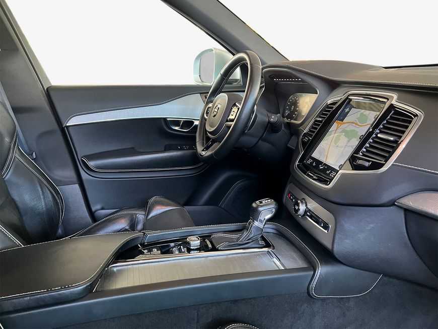 Volvo  D5 AWD 7S R-Design Aut Glasd Luftf 360° Navi