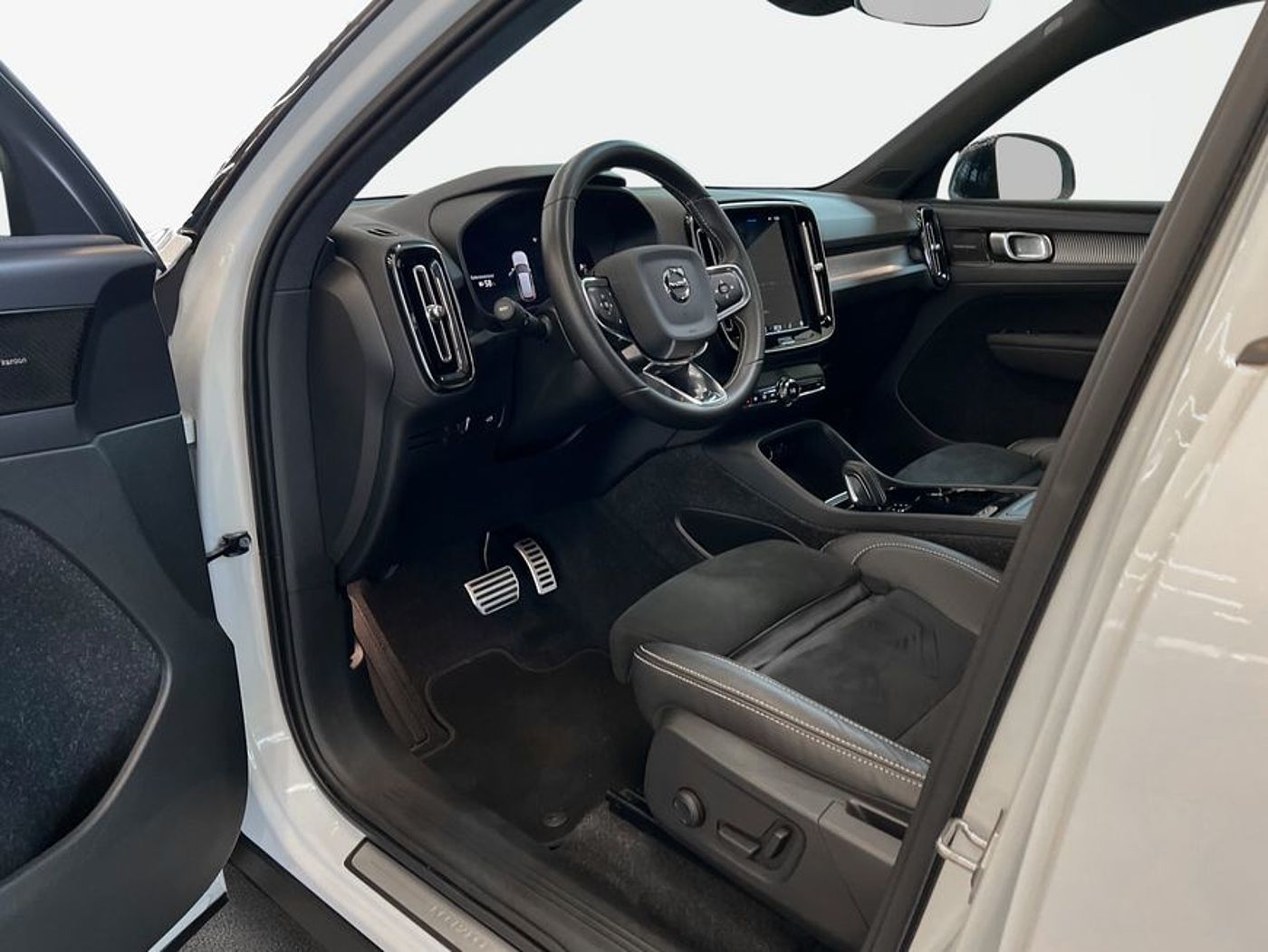 Volvo  XC40 P8 AWD Recharge R-Design Glasd 360° BLIS