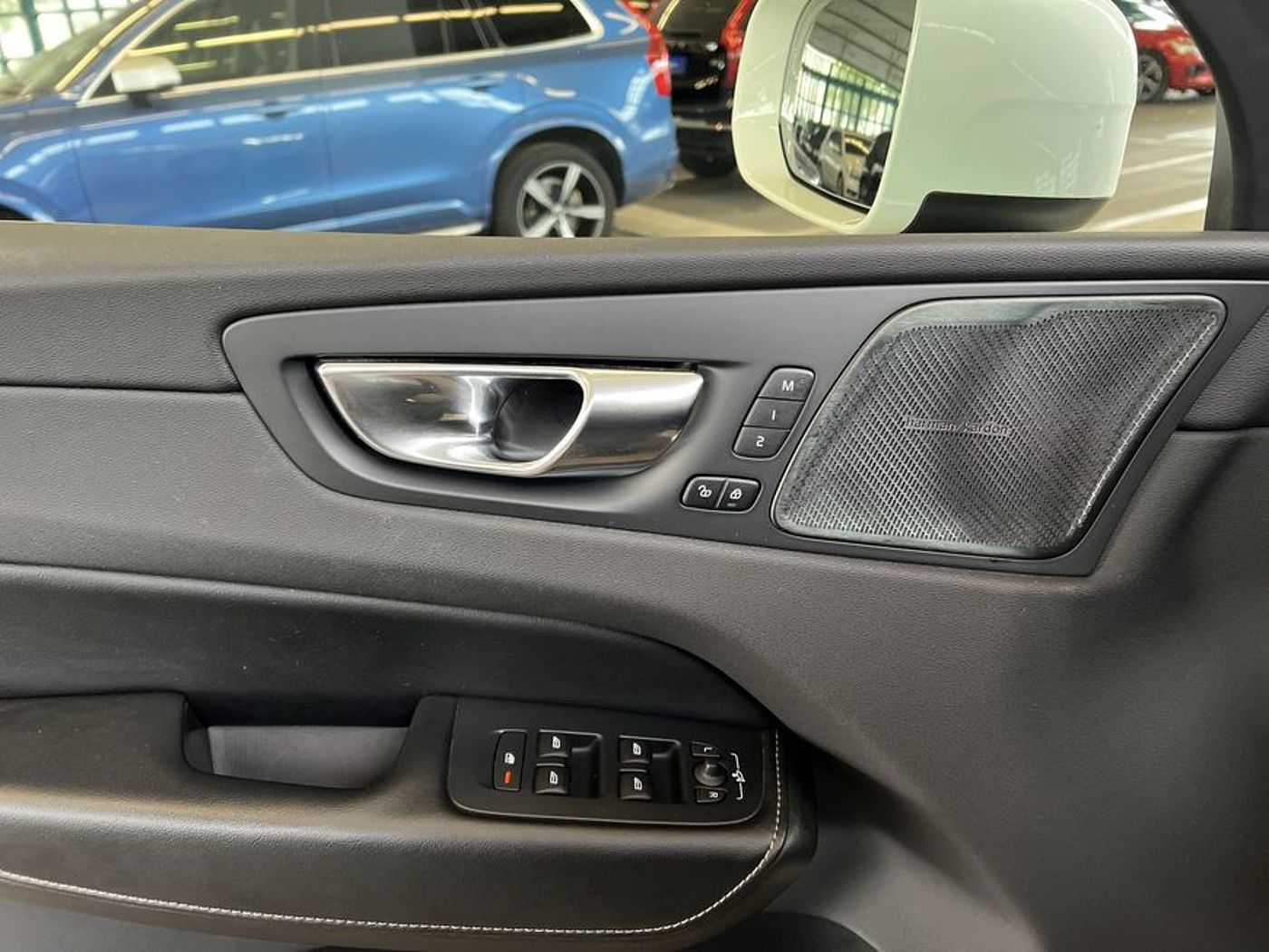 Volvo  D4 AWD Aut Glasd Belüftetes-Nappaleder RC00
