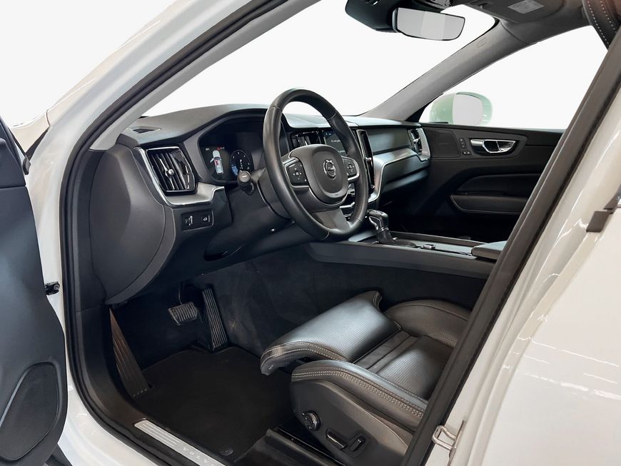 Volvo  D4 AWD Aut Glasd Belüftetes-Nappaleder RC00