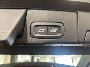 Volvo  B4 Momentum-Pro Aut Driver-Assistance Leder