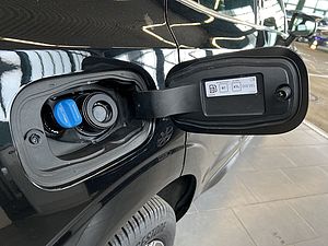 Volvo  B4 AWD Aut Leder PilotAssist Navi LED 19'