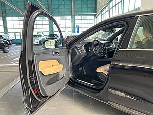 Volvo  T5 AWD Momentum-Pro Aut Leder BLIS Navi LED