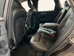 Volvo  B4 Momentum-Pro Aut PilotAssist Leder 19'