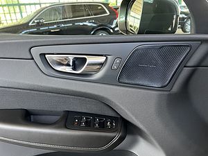 Volvo  T5 AWD Aut 360° BLIS Navi Voll-LED 19' CD