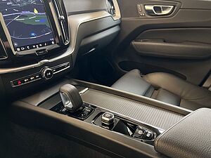 Volvo  B4 AWD Momentum-Pro Aut Leder PilotAssist 19'