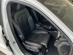 Volvo  D4 AWD  Aut Glasd PilotAssist 18'