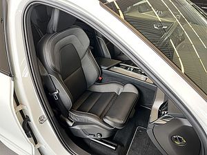 Volvo  B4 AWD R-Design Aut Glasd HeadUp BLIS 360°